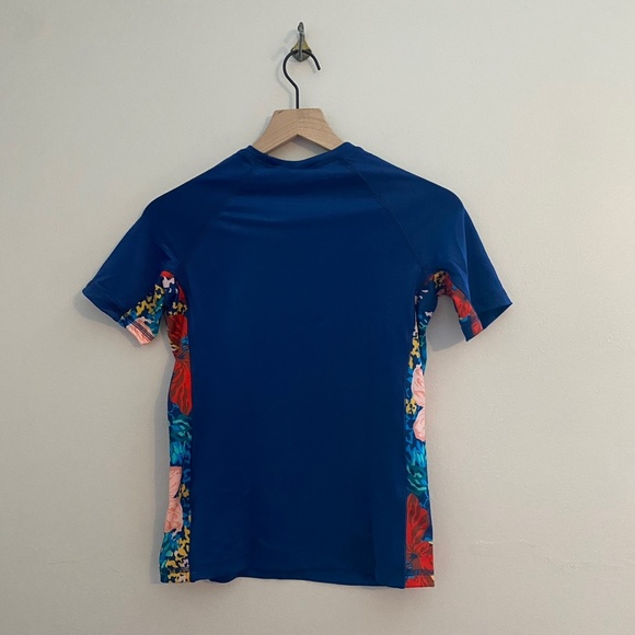 NWT Girl's Kanu Surf Miranda Short Sleeve UV Protective Rashguard Top SMALL - Picture 2 of 5